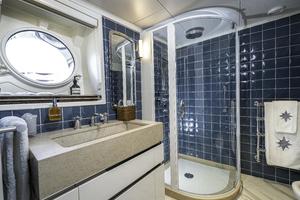 Twin Stateroom En Suite Head