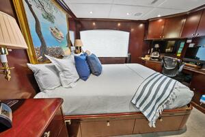 NICOLE EVELYN