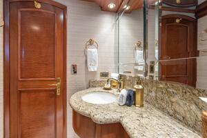 Queen Guest Ensuite