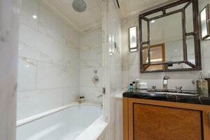 Yacht for sale LATITUDE